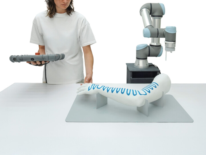 Leandra Balliel | Flux Form – Robotic Biogel Printing Leandra Balliel | Flux Form – Robotic Biogel Printing